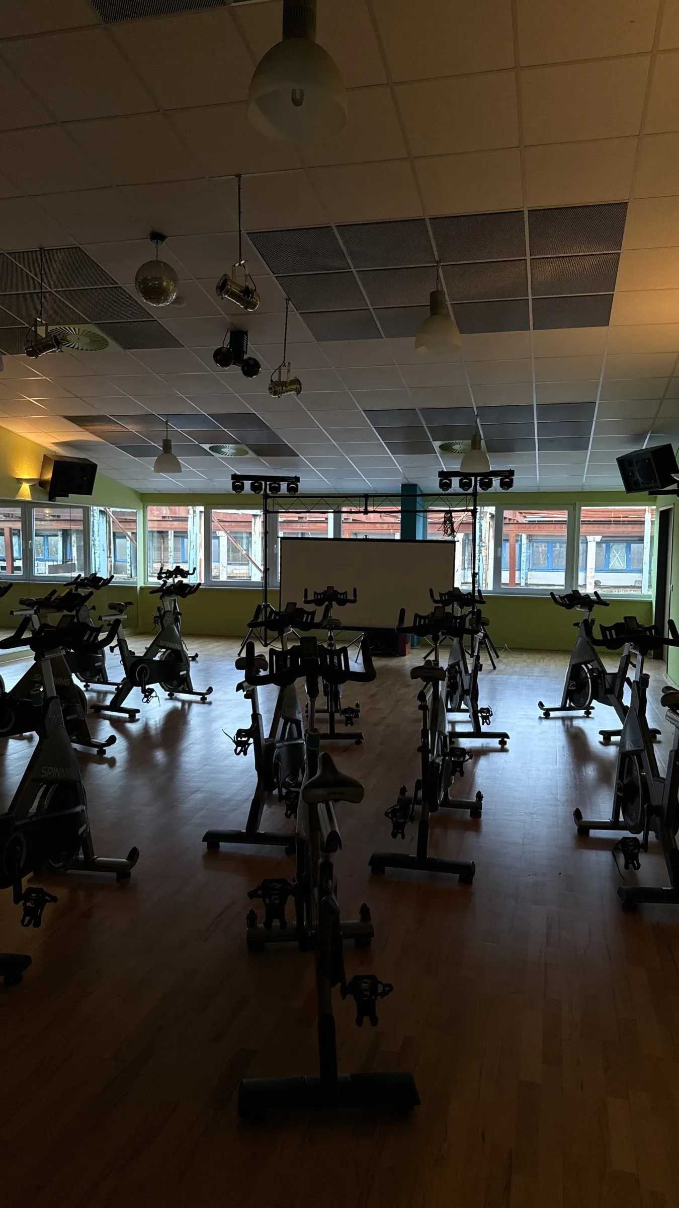 Gruppenfitness in Warstein –
gemeinsam mehr erreichen Header Hintergrund